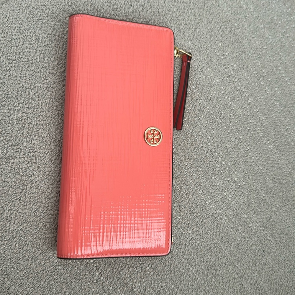 Tory Burch Zip Slim Wallet-  NWOT
